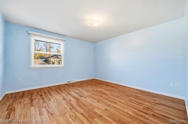 5595 Birdview Heights, Orchard Lake, MI 48324