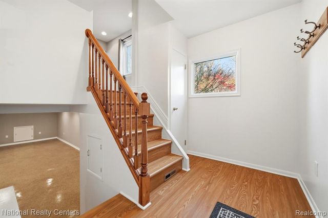 5595 Birdview Heights, Orchard Lake, MI 48324