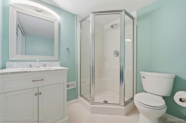 5595 Birdview Heights, Orchard Lake, MI 48324