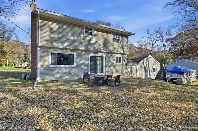 5595 Birdview Heights, Orchard Lake, MI 48324