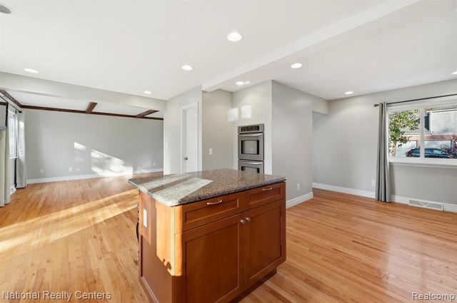 5595 Birdview Heights, Orchard Lake, MI 48324