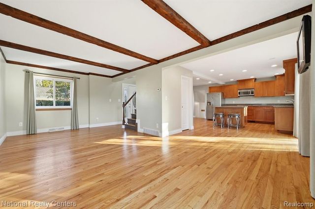 5595 Birdview Heights, Orchard Lake, MI 48324