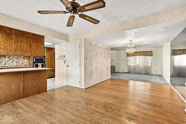 8119 Bromley Place, Indianapolis, IN 46219