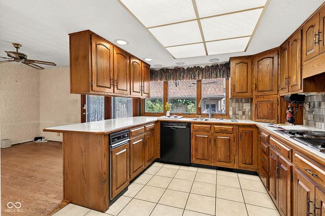 8119 Bromley Place, Indianapolis, IN 46219