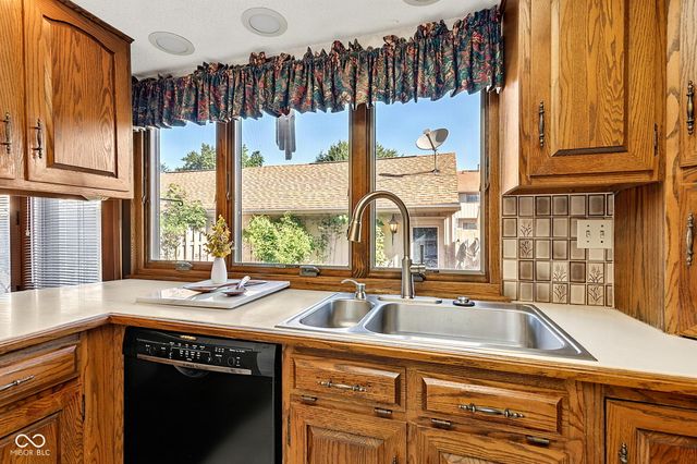 8119 Bromley Place, Indianapolis, IN 46219