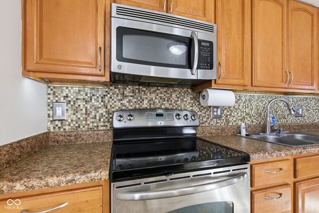 8119 Bromley Place, Indianapolis, IN 46219