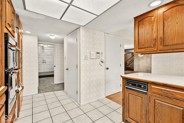 8119 Bromley Place, Indianapolis, IN 46219