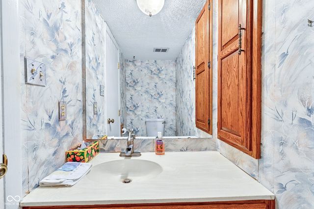 8119 Bromley Place, Indianapolis, IN 46219