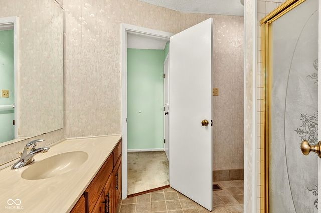 8119 Bromley Place, Indianapolis, IN 46219