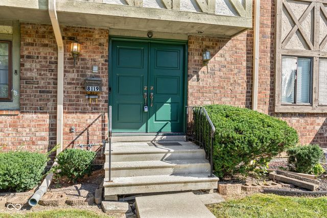 8119 Bromley Place, Indianapolis, IN 46219