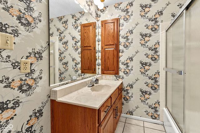 8119 Bromley Place, Indianapolis, IN 46219