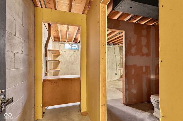 8119 Bromley Place, Indianapolis, IN 46219