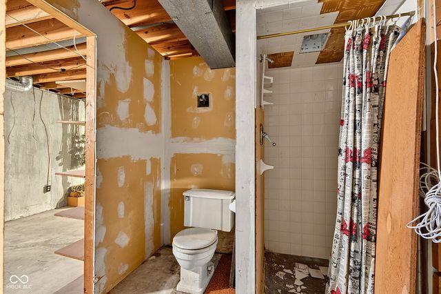 8119 Bromley Place, Indianapolis, IN 46219