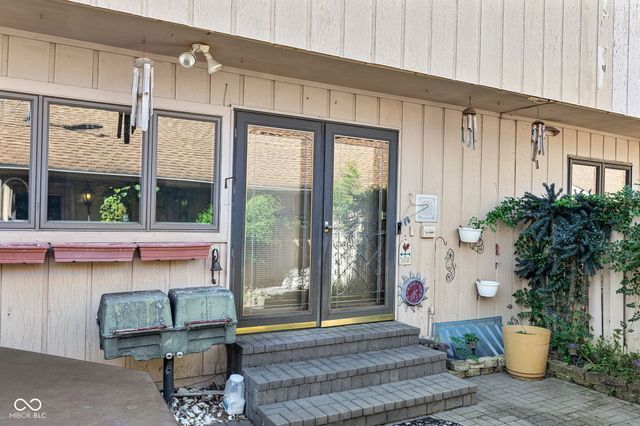 8119 Bromley Place, Indianapolis, IN 46219
