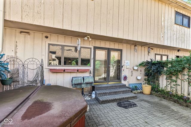 8119 Bromley Place, Indianapolis, IN 46219