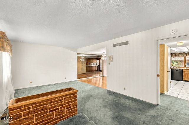 8119 Bromley Place, Indianapolis, IN 46219
