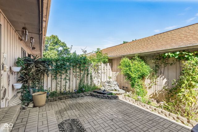8119 Bromley Place, Indianapolis, IN 46219