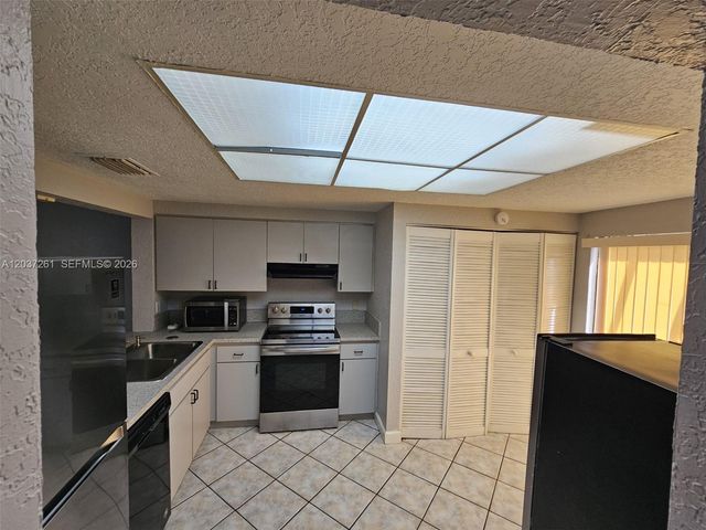 8837 NW 48th St ., Sunrise, FL 33351