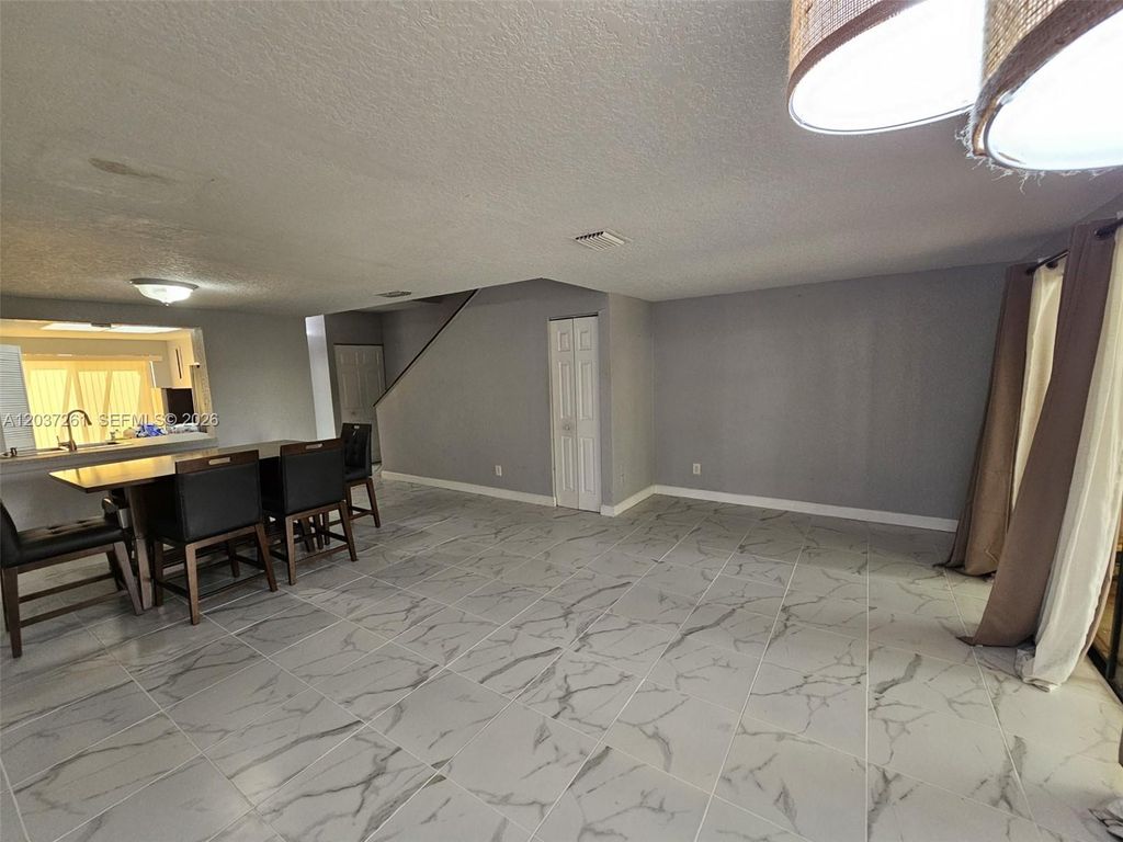 8837 NW 48th St ., Sunrise, FL 33351