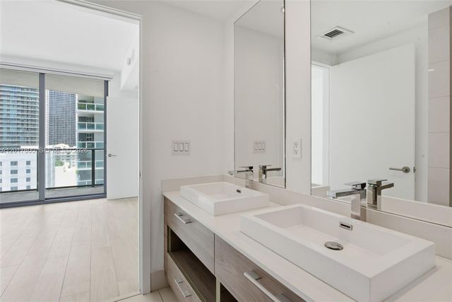 1300 S Miami Ave 1411, Miami, FL 33130