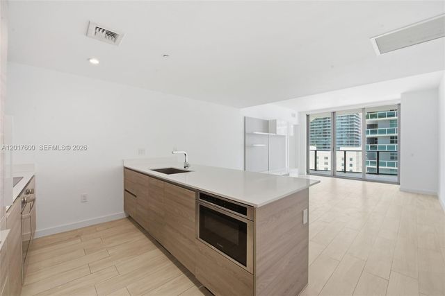 1300 S Miami Ave 1411, Miami, FL 33130