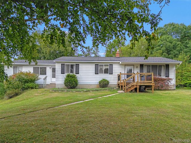 3250 Groveland Road, Groveland Township, MI 48462