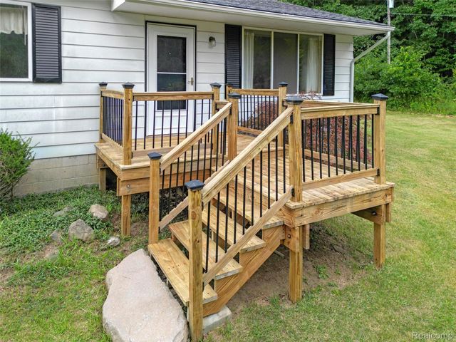 3250 Groveland Road, Groveland Township, MI 48462