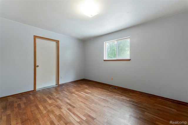 3250 Groveland Road, Groveland Township, MI 48462