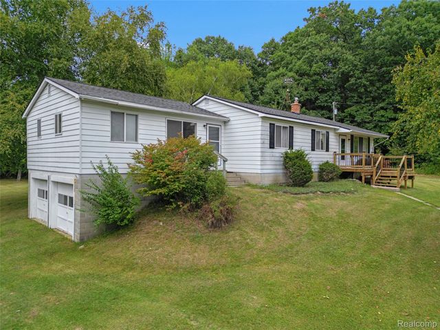 3250 Groveland Road, Groveland Township, MI 48462