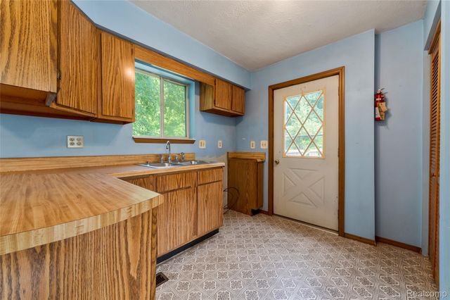 3250 Groveland Road, Groveland Township, MI 48462