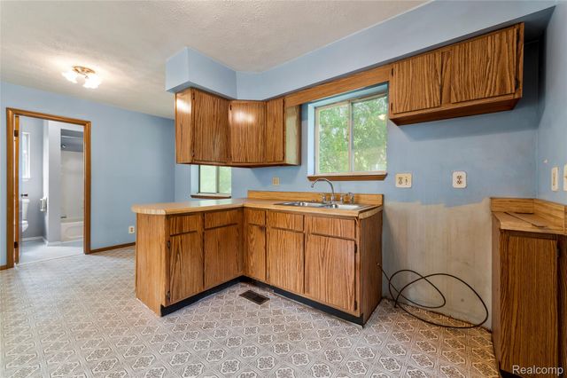 3250 Groveland Road, Groveland Township, MI 48462