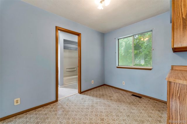 3250 Groveland Road, Groveland Township, MI 48462