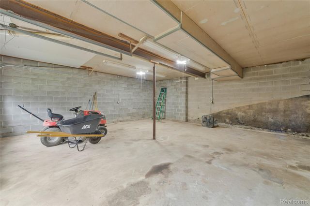3250 Groveland Road, Groveland Township, MI 48462