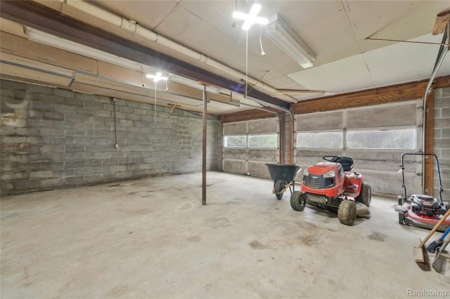 3250 Groveland Road, Groveland Township, MI 48462