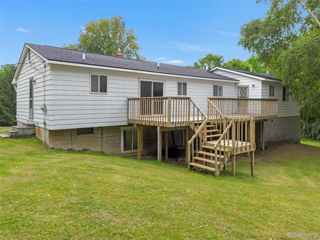 3250 Groveland Road, Groveland Township, MI 48462