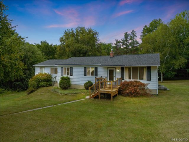 3250 Groveland Road, Groveland Township, MI 48462