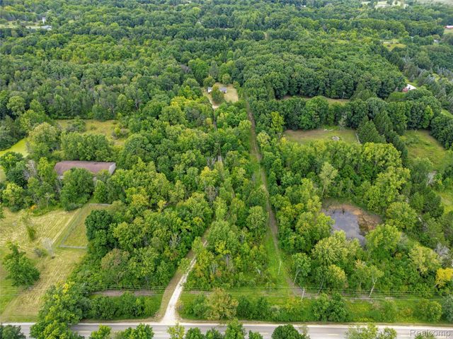 3250 Groveland Road, Groveland Township, MI 48462