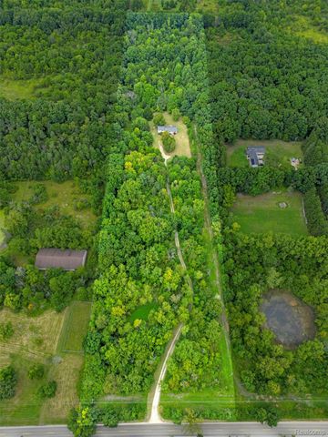 3250 Groveland Road, Groveland Township, MI 48462