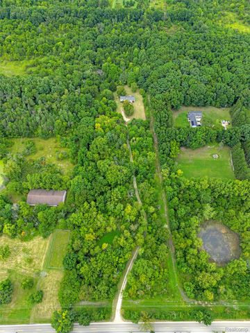 3250 Groveland Road, Groveland Township, MI 48462