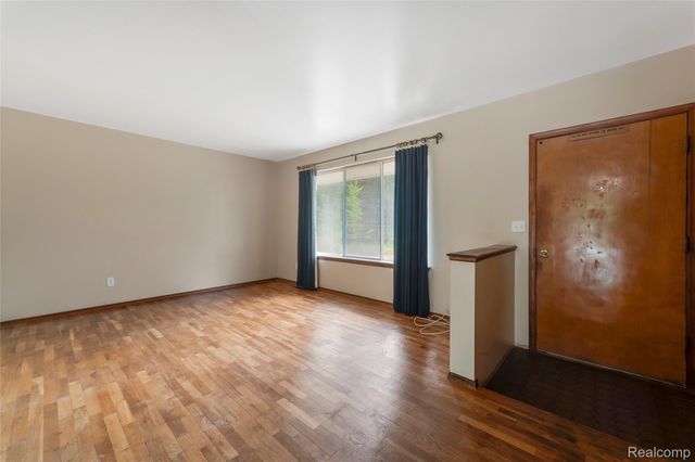 3250 Groveland Road, Groveland Township, MI 48462