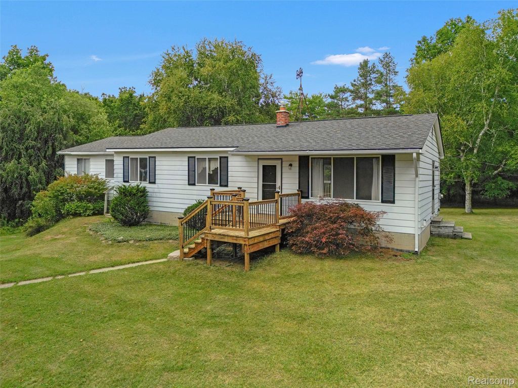3250 Groveland Road, Groveland Township, MI 48462