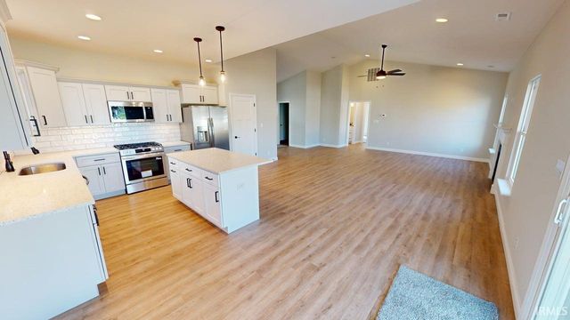 206 Royalwood Drive, Monticello, IN 47960