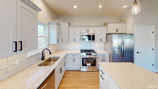 206 Royalwood Drive, Monticello, IN 47960