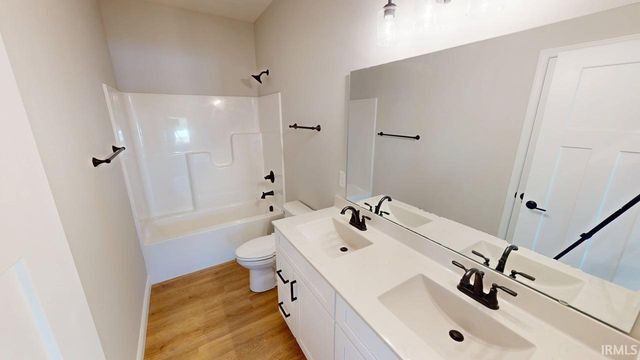 206 Royalwood Drive, Monticello, IN 47960