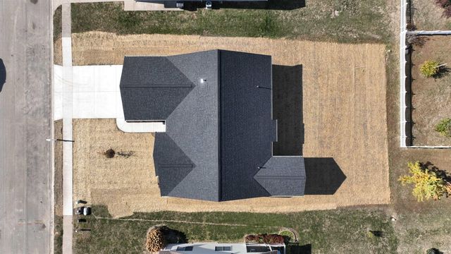 206 Royalwood Drive, Monticello, IN 47960