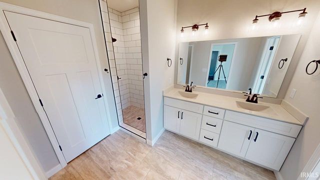 206 Royalwood Drive, Monticello, IN 47960