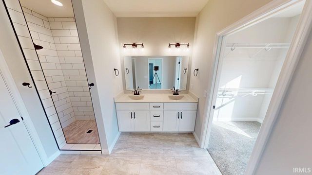 206 Royalwood Drive, Monticello, IN 47960