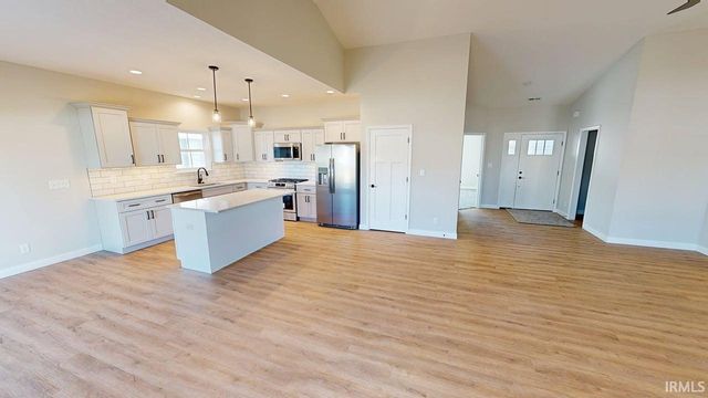 206 Royalwood Drive, Monticello, IN 47960