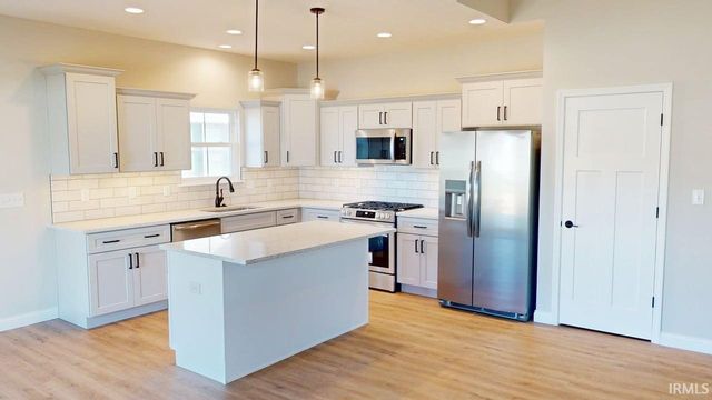 206 Royalwood Drive, Monticello, IN 47960