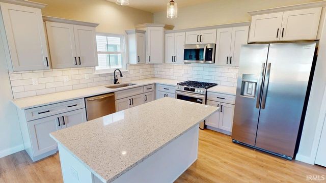 206 Royalwood Drive, Monticello, IN 47960